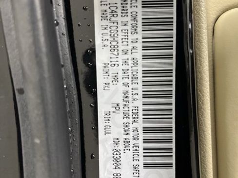 Used 2017 Jeep Grand Cherokee Overland w/ Jeep Active Safety Group image 27