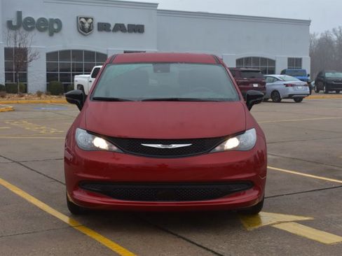 New 2026 Chrysler Voyager LX image 2