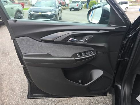 Used 2021 Chevrolet TrailBlazer LT w/ Convenience Package image 11