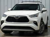 Used 2020 Toyota Highlander Platinum image 3