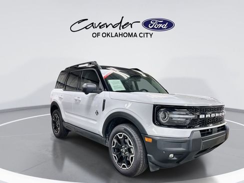 Used 2025 Ford Bronco Sport Outer Banks w/ Outer Banks Tech Package+ AWD/4WD image 2