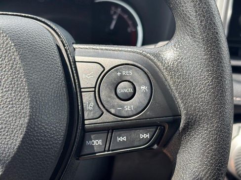 Used 2025 Toyota RAV4 XLE AWD/4WD image 20