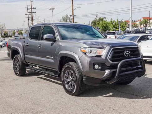 Used 2020 Toyota Tacoma SR5 RWD image 3