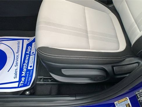 Used 2024 Hyundai Venue SEL image 12