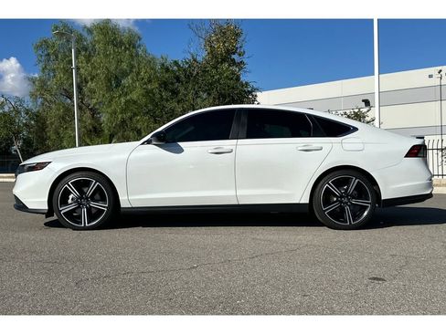 Used 2024 Honda Accord Sport image 2