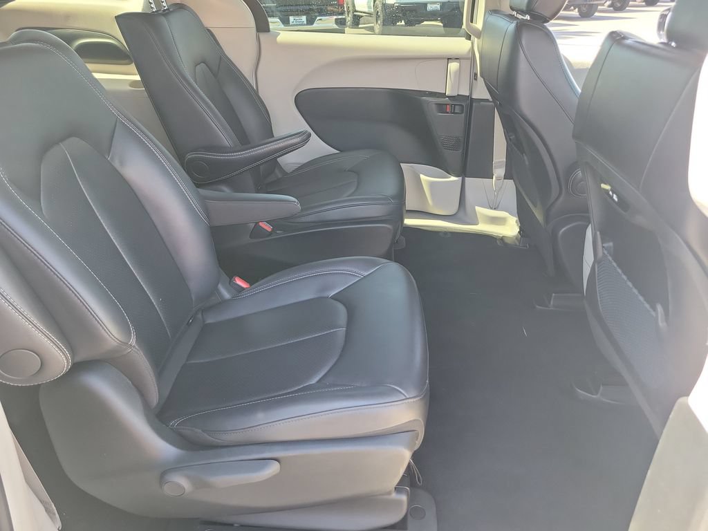 Used 2024 Chrysler Pacifica Limited FWD image 20