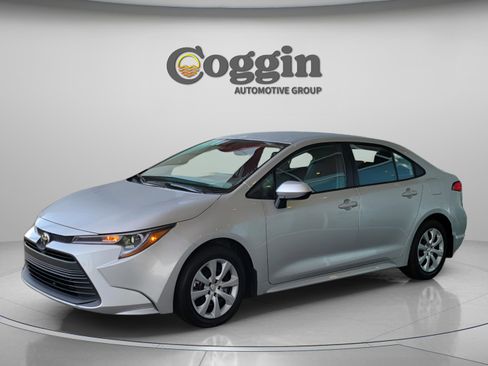 Certified 2025 Toyota Corolla LE image 1
