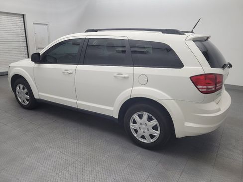 Used 2019 Dodge Journey SE FWD image 3