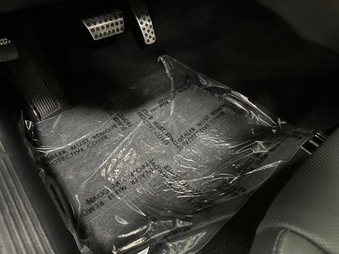 Used 2023 Dodge Challenger SXT w/ Plus Package image 17