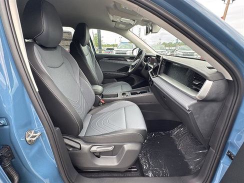 New 2026 Volkswagen Tiguan SE FWD image 14