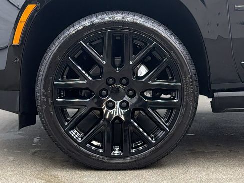 Used 2026 GMC Yukon Denali Ultimate AWD/4WD image 10