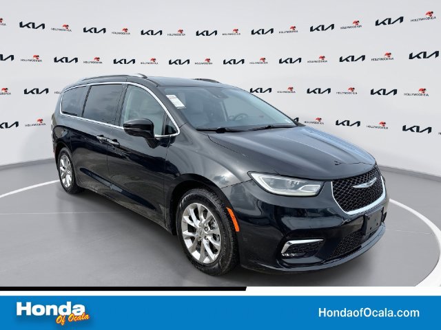 Used 2021 Chrysler Pacifica Touring-L FWD image 1