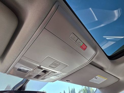 Used 2021 Volkswagen Atlas SE image 46