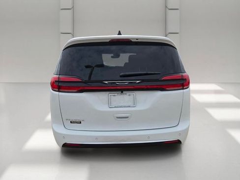 Certified 2027 Chrysler Pacifica Select FWD image 4