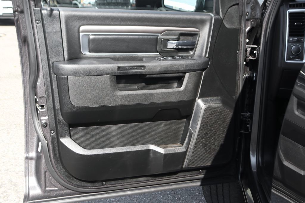 Used 2024 RAM 1500 Warlock AWD/4WD image 16