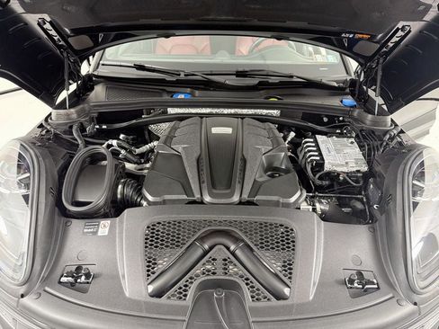 Certified 2026 Porsche Macan S AWD/4WD image 36