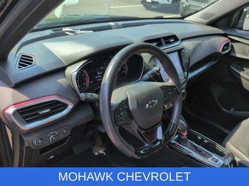 Used 2021 Chevrolet TrailBlazer RS w/ Sun and Liftgate Package AWD/4WD image 17