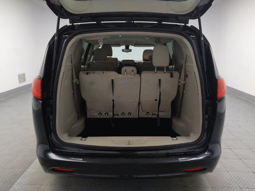 Used 2017 Chrysler Pacifica LX FWD image 29