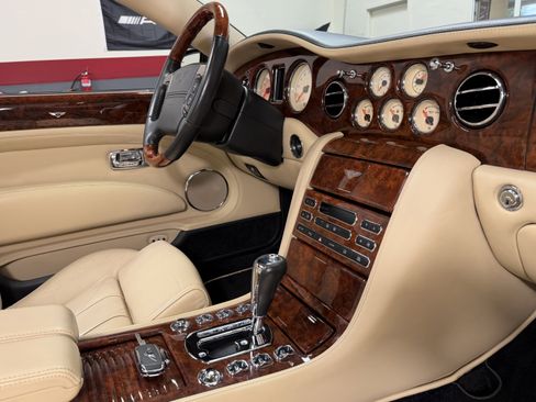 Used 2007 Bentley Azure image 31