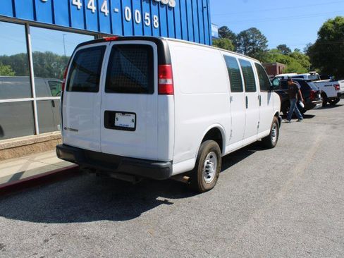 Used 2017 Chevrolet Express 2500 RWD image 3