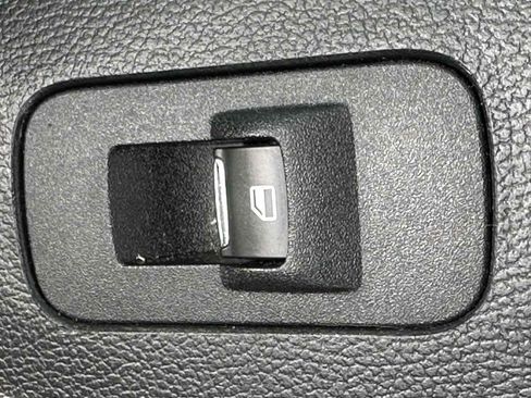 Used 2015 Ford F150 Platinum w/ Equipment Group 701A Luxury image 33