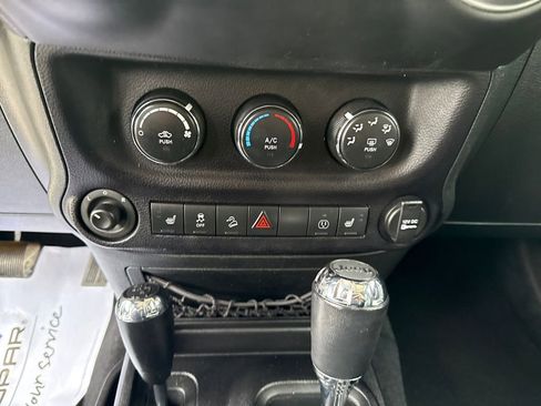 Used 2015 Jeep Wrangler Unlimited Sahara w/ Connectivity Group image 17
