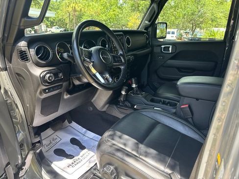 Used 2023 Jeep Wrangler Unlimited Sahara w/ Cold Weather Group AWD/4WD image 9