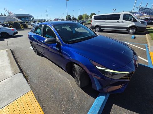 Used 2021 Hyundai Elantra SEL w/ Convenience Package FWD image 2