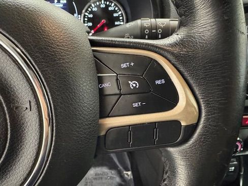 Used 2017 Jeep Renegade Latitude image 17