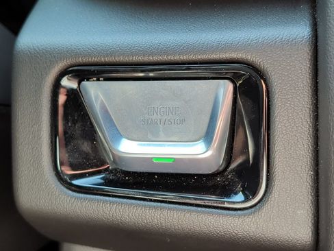Used 2025 GMC Yukon XL Denali AWD/4WD image 26