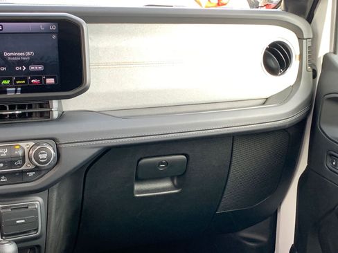 Used 2025 Jeep Wrangler Sahara image 34