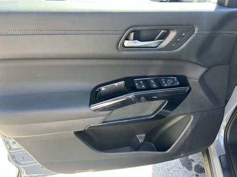 New 2026 Nissan Pathfinder Platinum w/ Lighting Package AWD/4WD image 18
