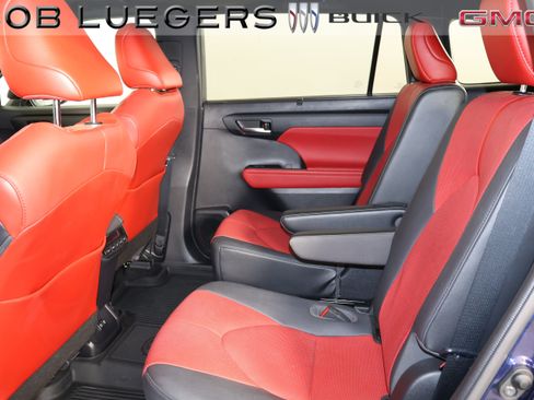 Used 2021 Toyota Highlander XSE AWD/4WD image 12