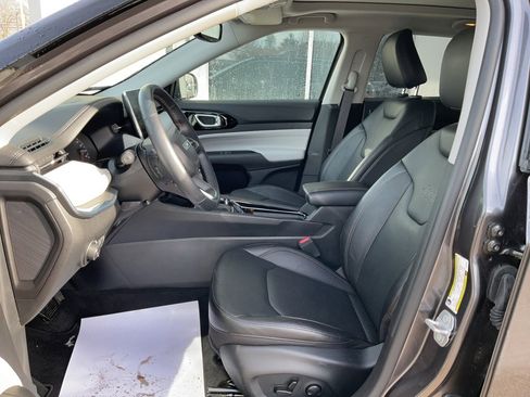 Used 2022 Jeep Compass Limited w/ Sun and Sound Group image 8