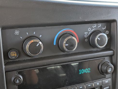 Used 2019 Chevrolet Express 2500 LT w/ LT Preferred Equipment Group RWD image 14