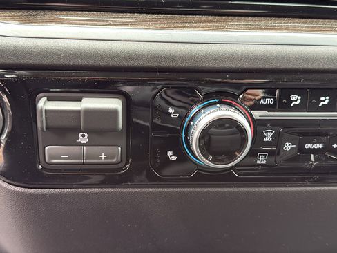 New 2026 GMC Sierra 1500 Elevation image 16