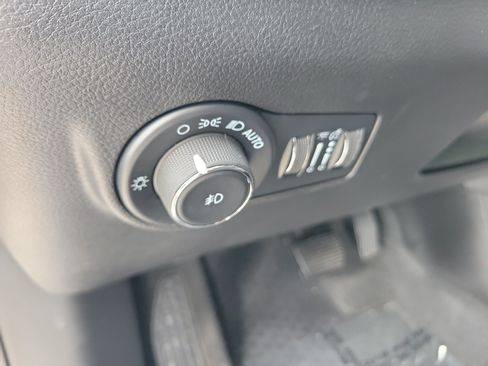 Used 2022 Jeep Compass Trailhawk w/ Trailhawk Convenience Group AWD/4WD image 27