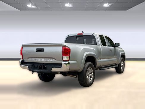 Used 2016 Toyota Tacoma SR5 image 8