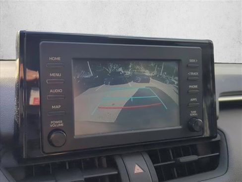 Used 2019 Toyota RAV4 XLE FWD image 18