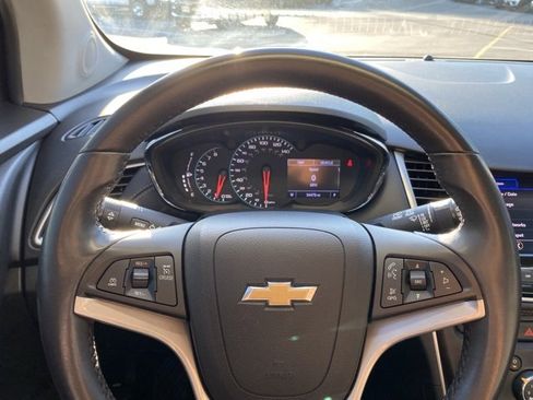 Used 2020 Chevrolet Trax LT w/ LT Convenience Package image 15