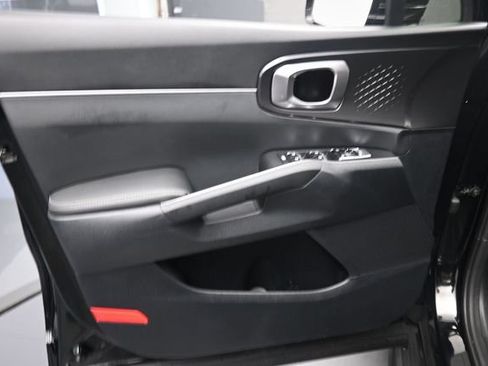 Used 2025 Kia Sorento S FWD image 19