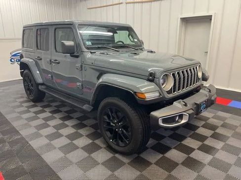 Used 2025 Jeep Wrangler Unlimited Sahara image 2