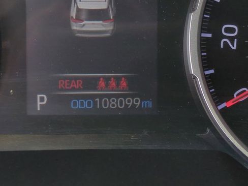 Used 2021 Toyota RAV4 LE image 27