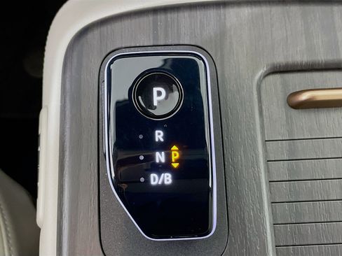 Used 2025 Nissan Ariya FWD image 25