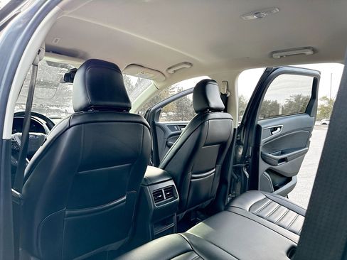Used 2023 Ford Edge SEL image 6