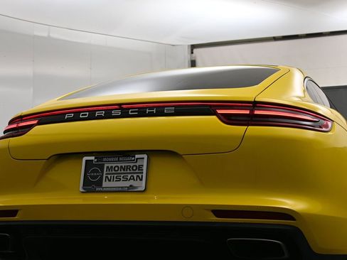 Used 2018 Porsche Panamera 4 image 24