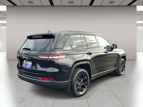 New 2025 Jeep Grand Cherokee image 3