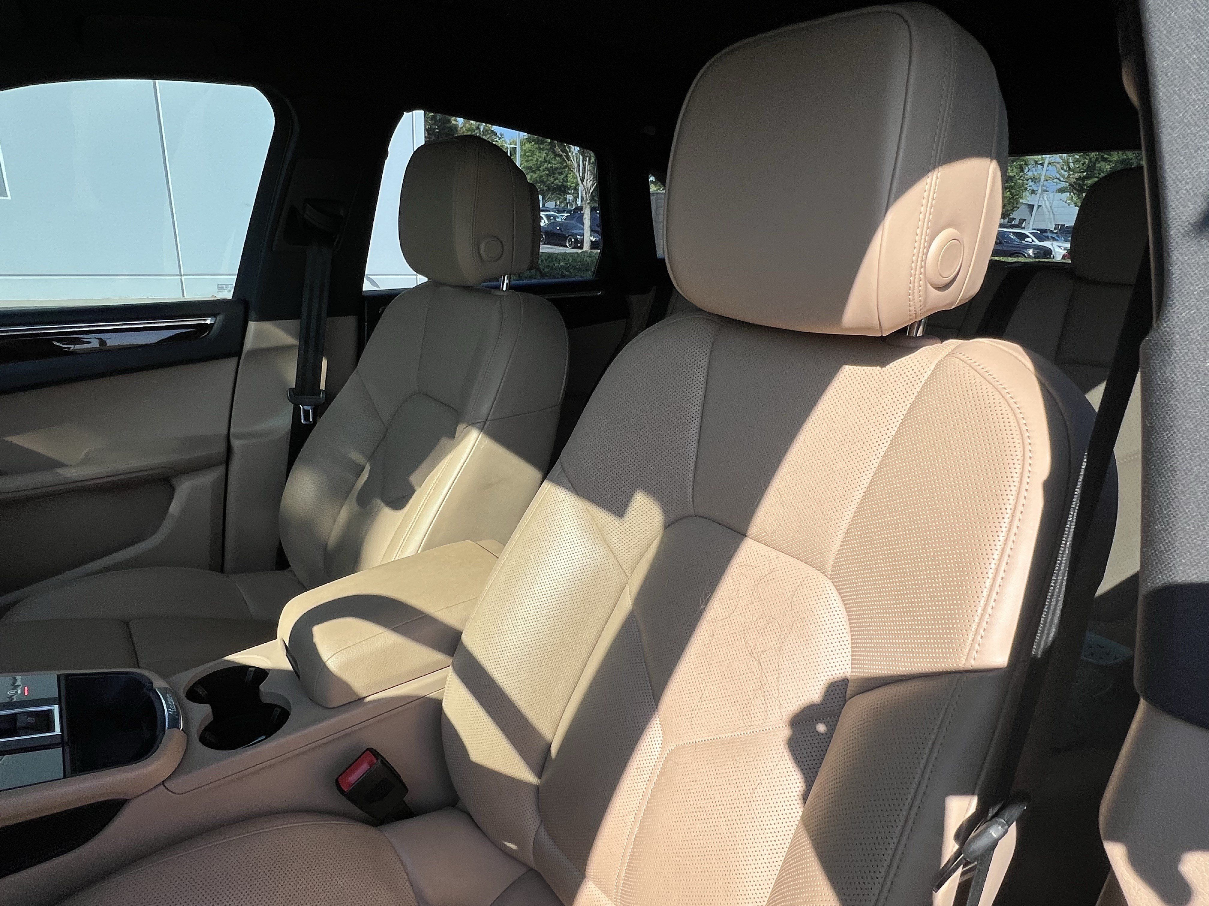 Used 2022 Porsche Macan S AWD/4WD image 16