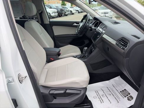Used 2018 Volkswagen Tiguan SE w/ Panoramic Sunroof Package AWD/4WD image 13