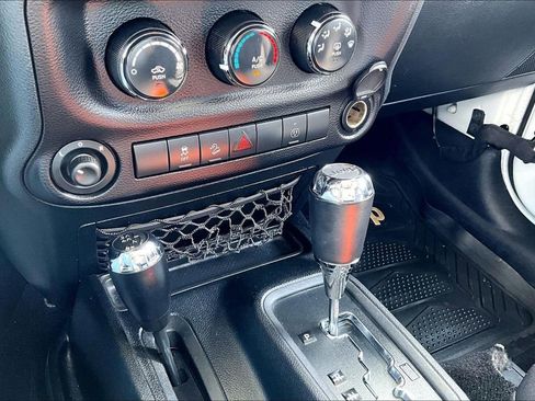 Used 2013 Jeep Wrangler Sahara w/ Dual Top Group AWD/4WD image 32